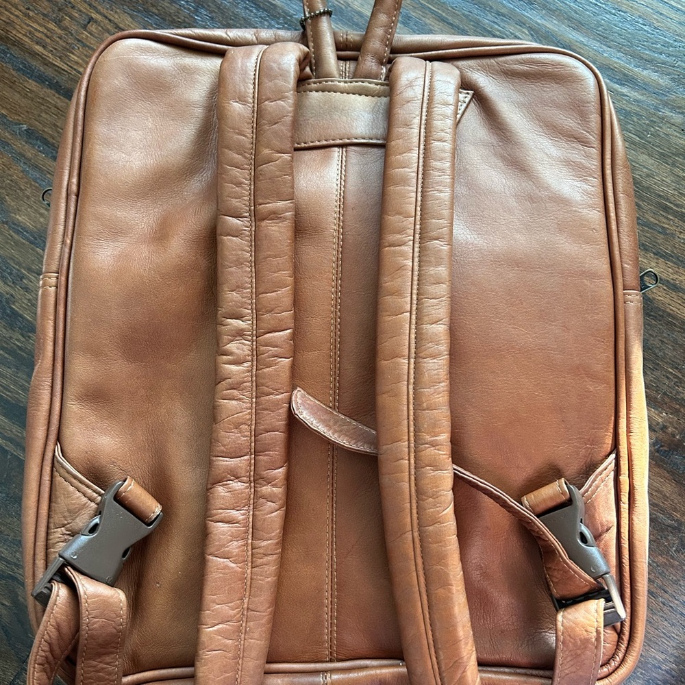 Piel Leander Leather Laptop Backpack - Picture 15 of 16